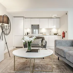 Tailored - Studios, Free Parking Daire