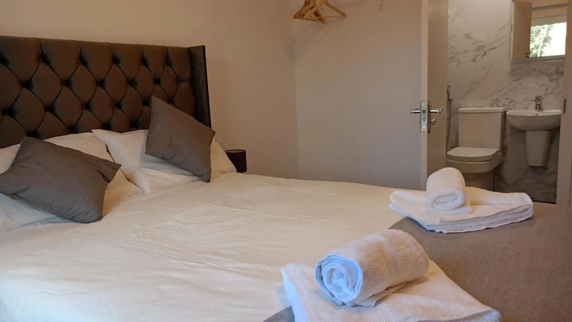 Hotel Prestige CBG 0*,  Velká Británie
